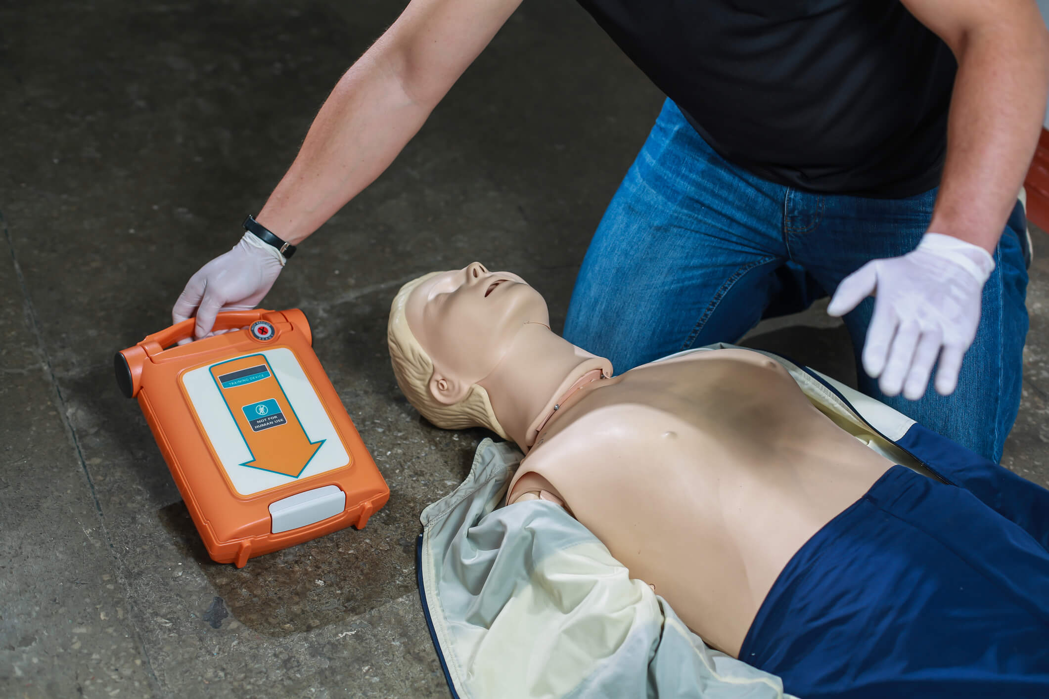 Special Considerations When Using an AED Safely and Effectively | AED Brand Review