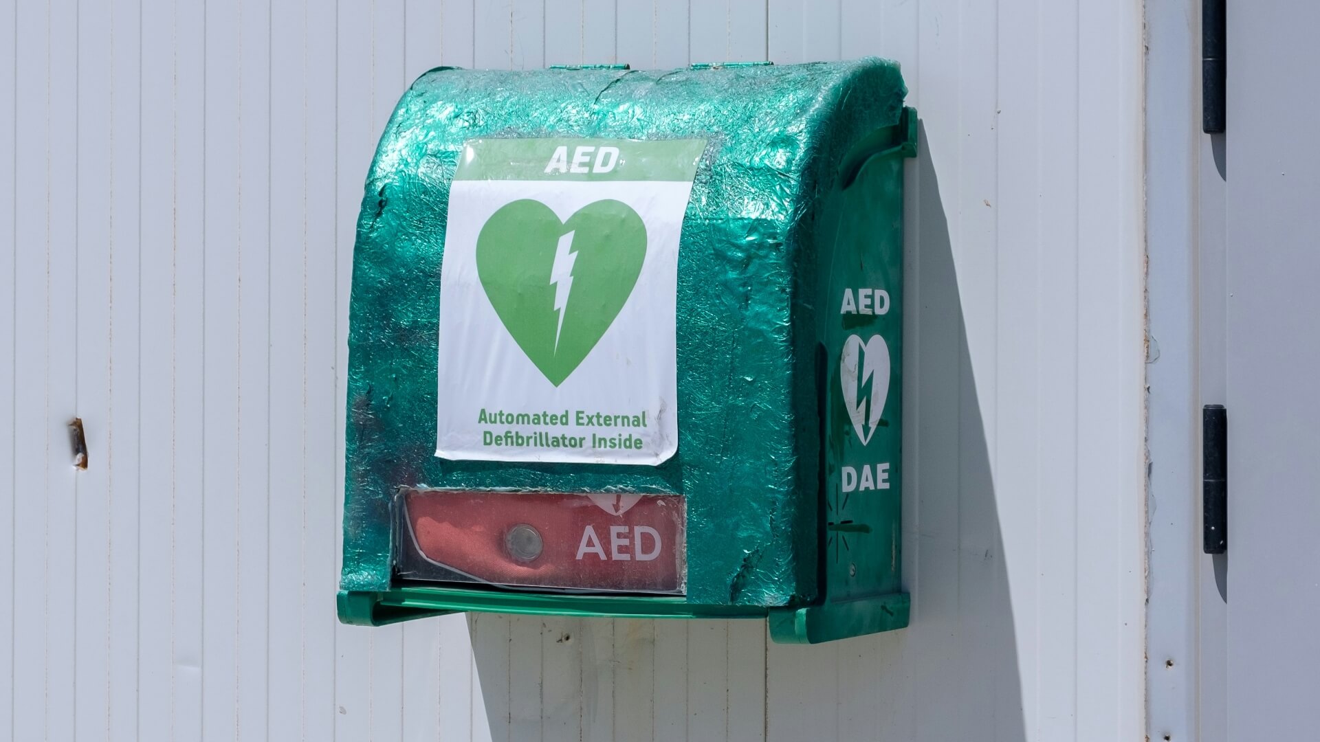 Defibrillator Voltage How It Works in Life-Saving Resuscitation | AED Brand Review