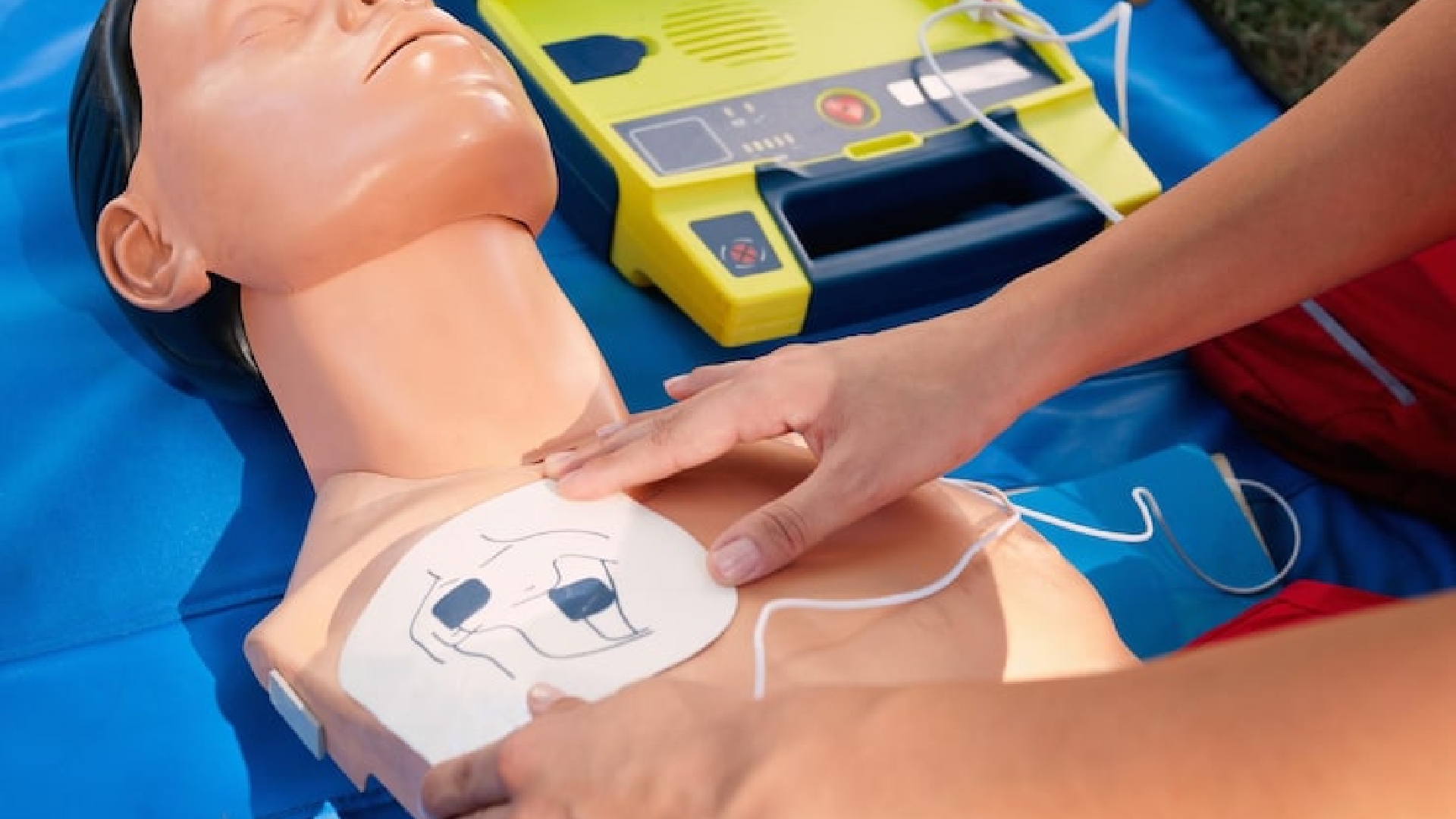 Why Is Your AED Beeping Common Causes & Easy Solutions | AED Brand Review
